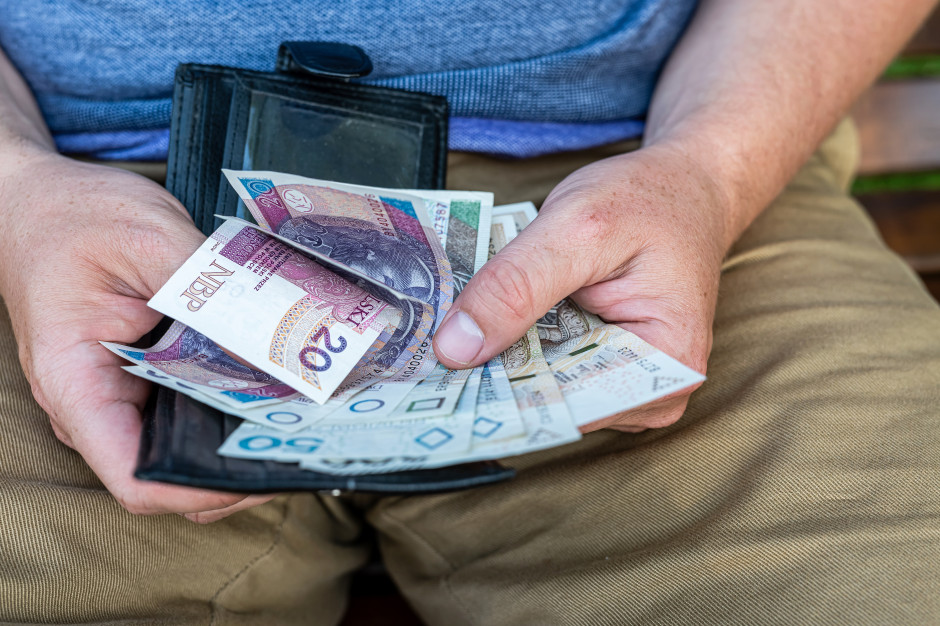 ZUS zmniejszy wypłatę. Obowiązuje zasada “złotówka za złotówkę”