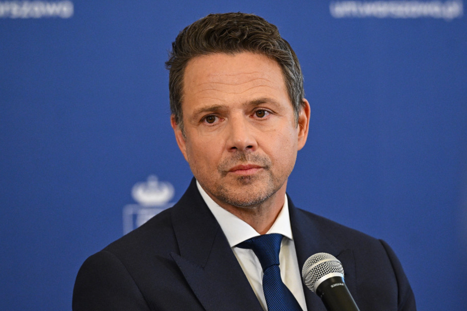 Milionowe zarobki, przyjęcia poza kolejką i kontrole. 25 czerwca radni przepytają Trzaskowskiego