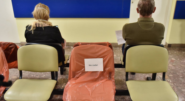 NFZ o omijaniu kolejek w warszawskim szpitalu. Problem dotyczył 70 proc. pacjentów
