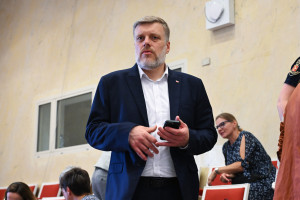 Zandberg: to jest forma korupcji. Chce zakazu pracy lekarzy w dwóch systemach
