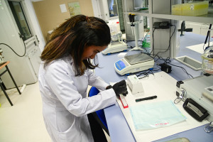 Złamana kość? Lekarze wstrzykną biomateriał i utwardzą jak plombę. Testy w Szczecinie