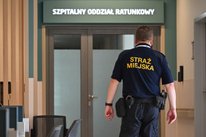 Lekarze chcą zakazu wnoszenia niebezpiecznych przedmiotów do szpitali. W tle zarobki i hejt