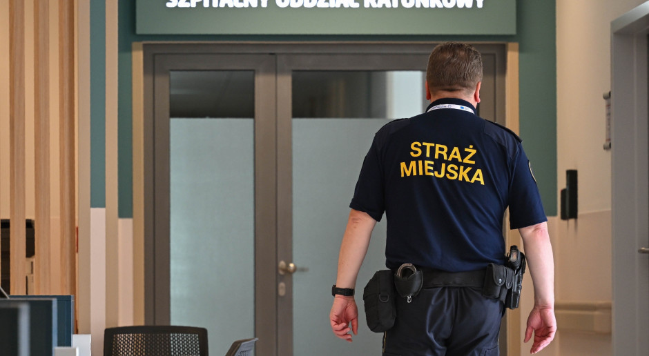 Lekarze chcą zakazu wnoszenia niebezpiecznych przedmiotów do szpitali. W tle zarobki i hejt