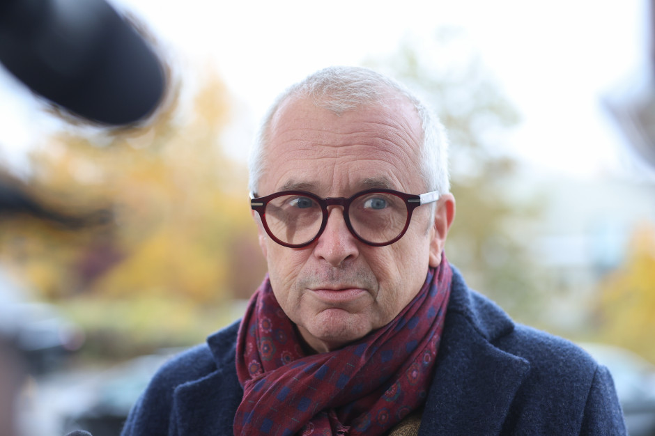 Mecenas Dubois: Zamknijmy polityków na sali sejmowej. Nie karmmy ich, aż się dogadają