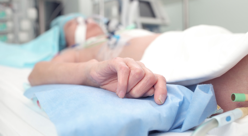 Anoreksja w Polsce: leczenie przez tuczenie, za niskie BMI na szpital. Eksperci o absurdach