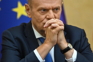 Dziś spotkanie premiera Tuska z prezesem NFZ. Temat: zarobki i czas pracy medyków