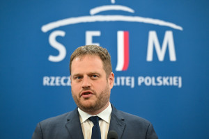 Jeśli prywatna wizyta, to nie publiczny szpital. Cieszyński: da się zrobić w 100 dni