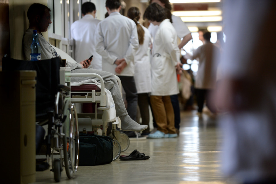 2 tys. zł za godzinę pracy lekarza. Ekspertka o paradoksie, który ratuje szpitale