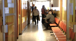 NFZ próbuje się ratować. Ekspert: takie będą skutki dla pacjentów i szpitali