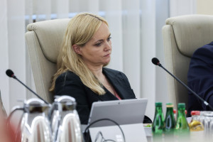 Dymisji na razie nie będzie, jest za to zgoda na odważne reformy. Ministra przedstawi plan