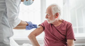 Na 10 mln seniorów szczepi się jedna dziesiąta. "I tak mamy poprawę"