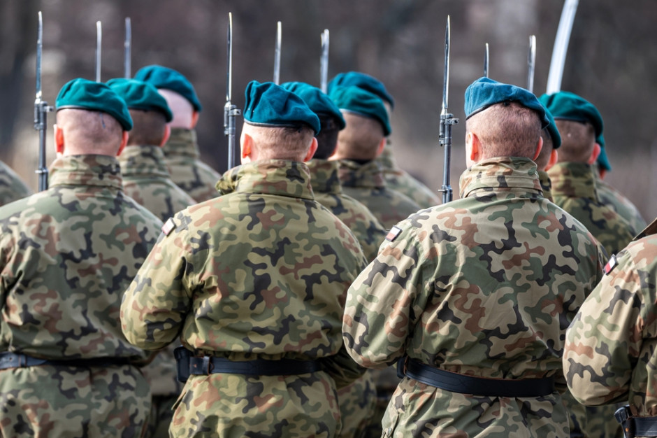 Kondycja służb mundurowych sprawą strategiczną. Nowe przepisy już z podpisem Tuska