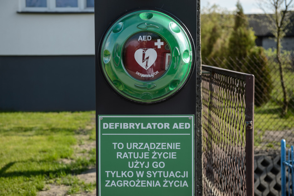 Poczuł nagłą potrzebę zmierzenia sobie ciśnienia. Ukradł defibrylator