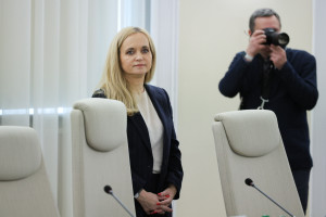 Limit 240 zł za godzinę i koniec "saloników VIP". Rząd pozna szczegóły planów Ministerstwa Zdrowia