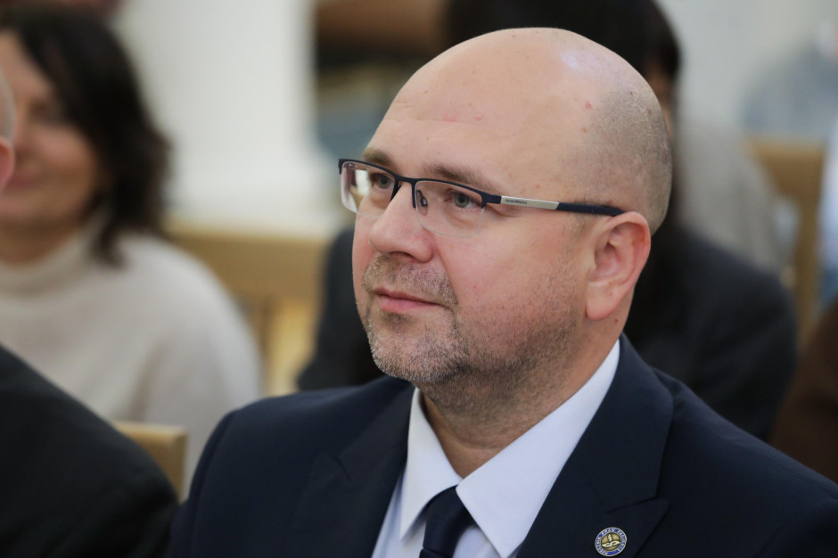Lex Szarlatan wraca do Senatu. Wokół ustawy narasta spór, protestują choćby naukowcy