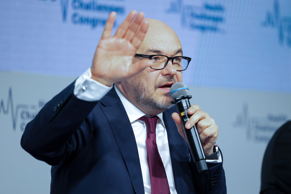 Walczą z rakiem, szpital przesuwa leczenie. Prezes NFZ stawia sprawę jasno