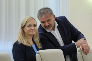 Pakiet reform w zdrowiu: e-rejestracja do 2027, monitoring kolejek i nowe zasady wynagrodzeń