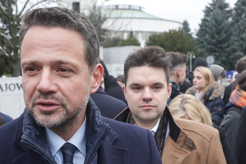 Przesłuchają lekarzy, pielęgniarki, recepcjonistki. Kacprzyk i Trzaskowski czekają