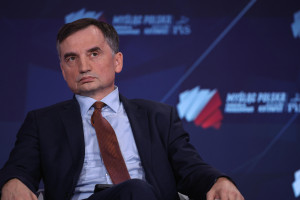 Wyrok ws. leczenia ojca Ziobry. Sąd utrzymał uniewinnienie trojga lekarzy, sprawę czwartego umorzył