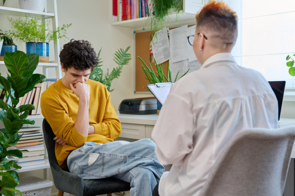 Spór psychologów o centra leczenia traumy. MZ broni pilotażu wartego dziesiątki milionów