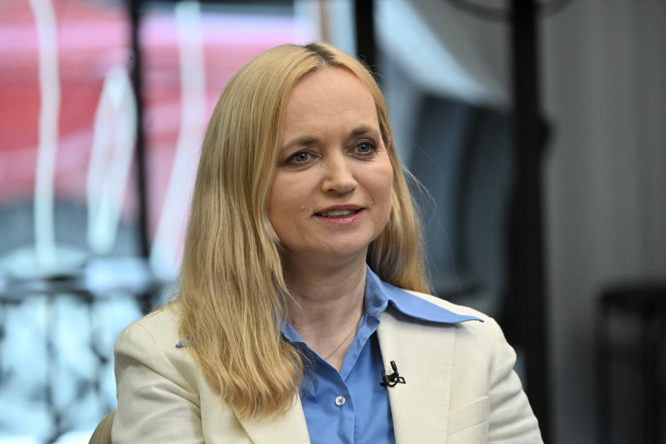 Limit 240 zł za godzinę dla lekarzy w publicznym systemie. Ministra zdrowia: to godna stawka