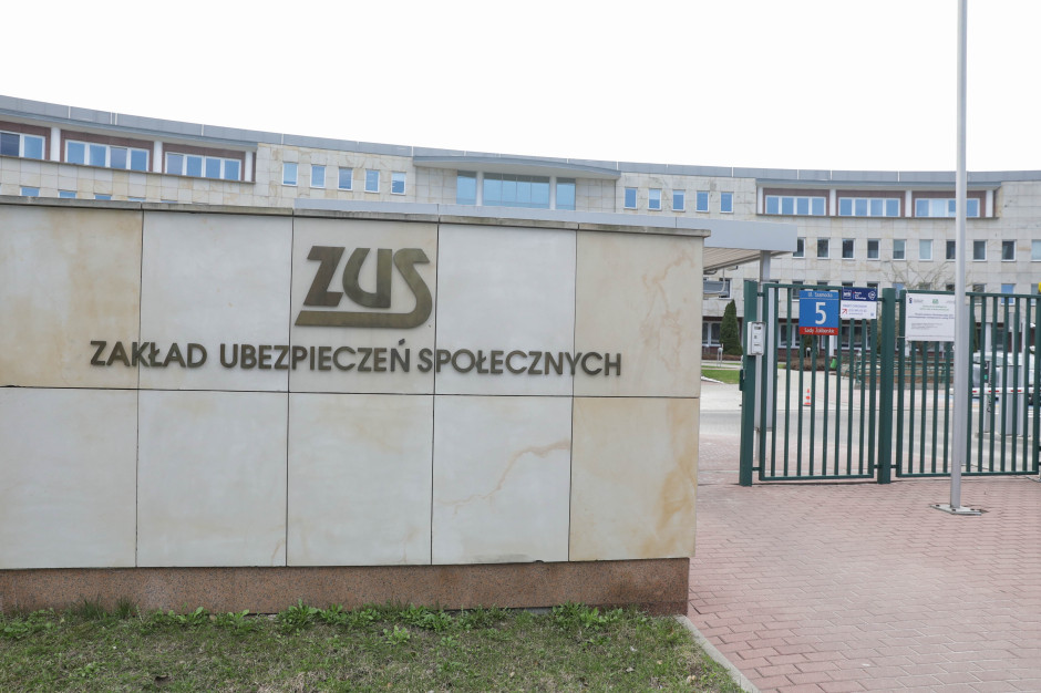 Podwyżki dla lekarzy dzielą pracowników ZUS. 24 tys. zł plus benefity