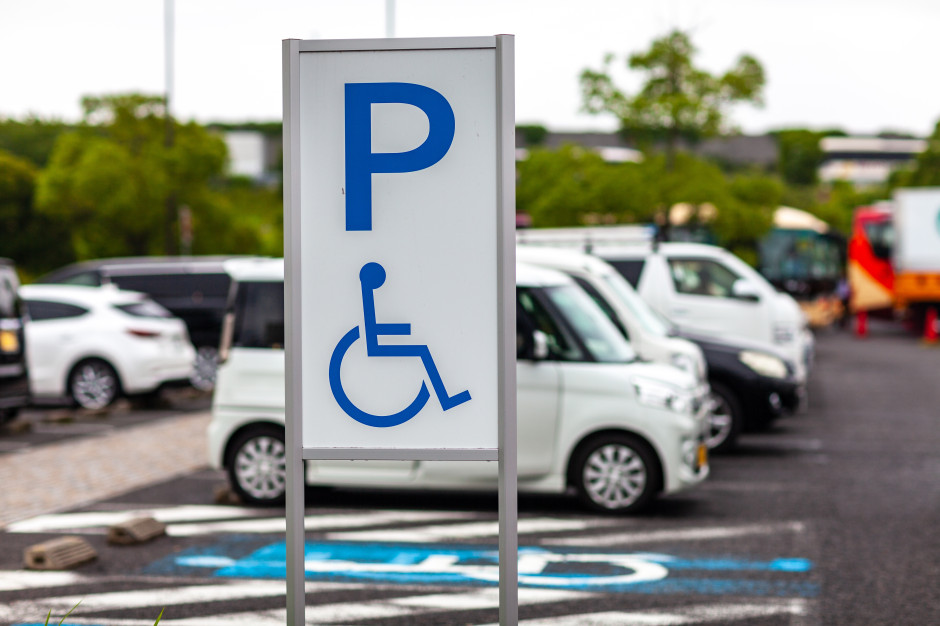 Karty parkingowe "na orzeczenie" do wymiany. Rząd podjął decyzję