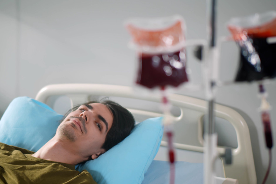 Jedna terapia z refundacją, 9 przez cały czas czeka. "Nadrabiamy wieloletnie zaległości"