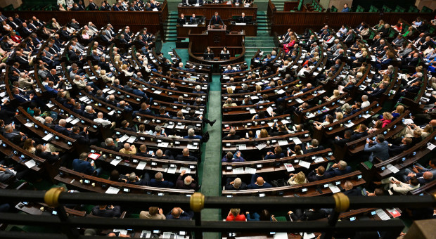 W Sejmie nocna prohibicja i zakaz reklam w aptekach. Miał wrócić temat aborcji
