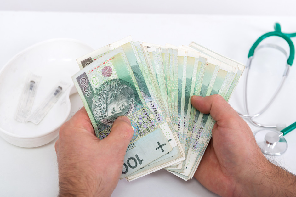 Składka zdrowotna uzależniona od dochodów? Ekspert: podobny efekt osiągniemy likwidacją składki