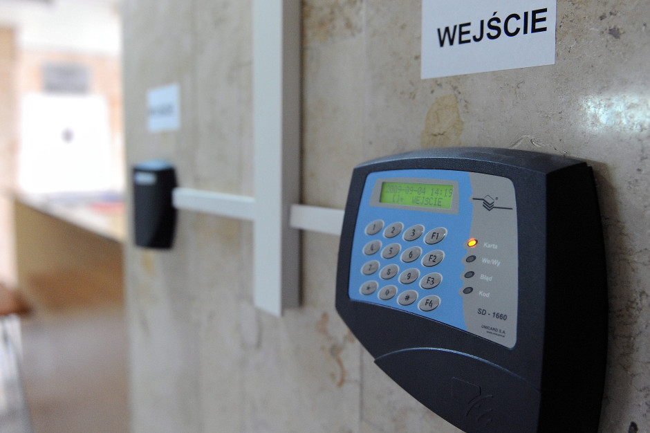 "Tachograf" obliczy czas pracy lekarza, ale będą wyjątki. Padają ostre słowa