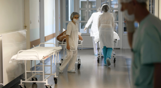 Lekarze dyktują stawki. Przekonują, że bez kontraktów szpitale sobie nie poradzą
