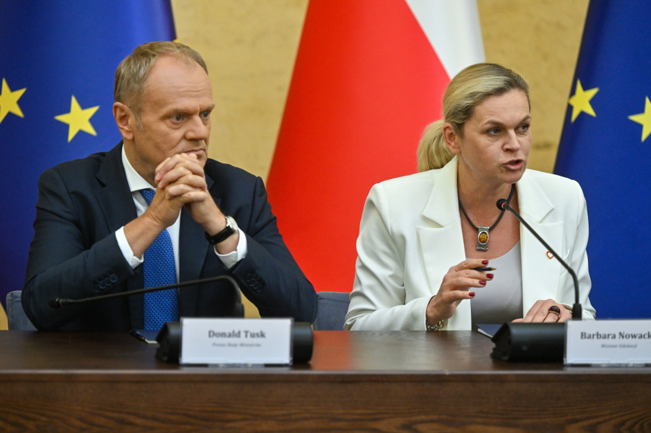 Koniec z coroczną niepewnością. Od 2027 roku pensje w tych zawodach pójdą w górę