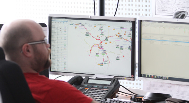 150 telefonów na dyżur i puste stanowiska. Dyspozytor karetek: "zwiększa to ryzyko, że pomoc nie dotrze na czas".
