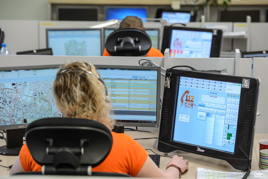150 telefonów na dyżur i puste stanowiska. „Możemy nie wiedzieć, iż ktoś potrzebuje karetki”
