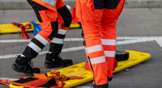 "Urzędowy lekarz do spraw zgonów" bez umowy o pracę. 50 zł za każdą godzinę w gotowości