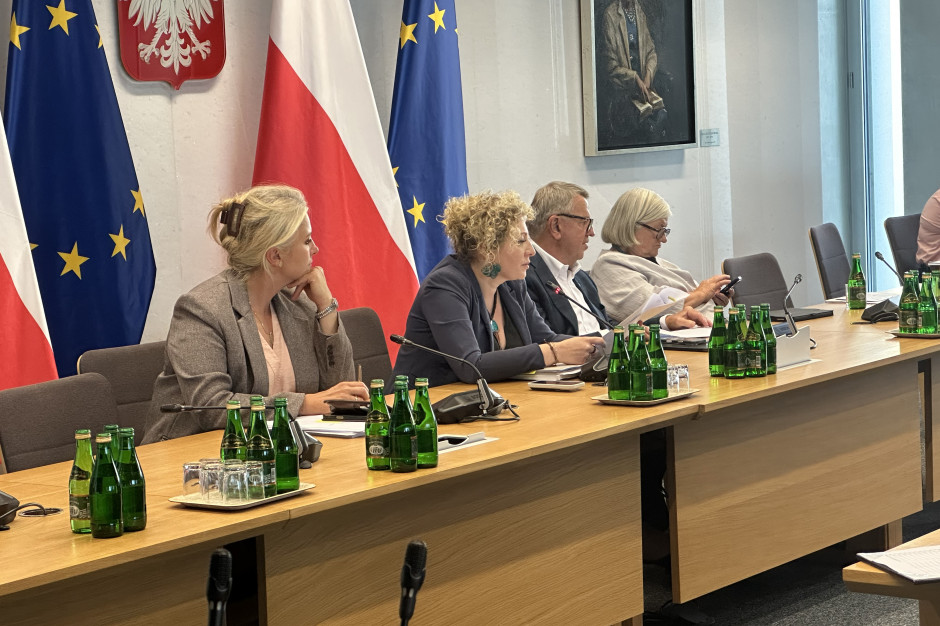 Nierozliczone nadwykonania, rosnące kolejki. Wykonanie budżetu NFZ z pozytywną oceną