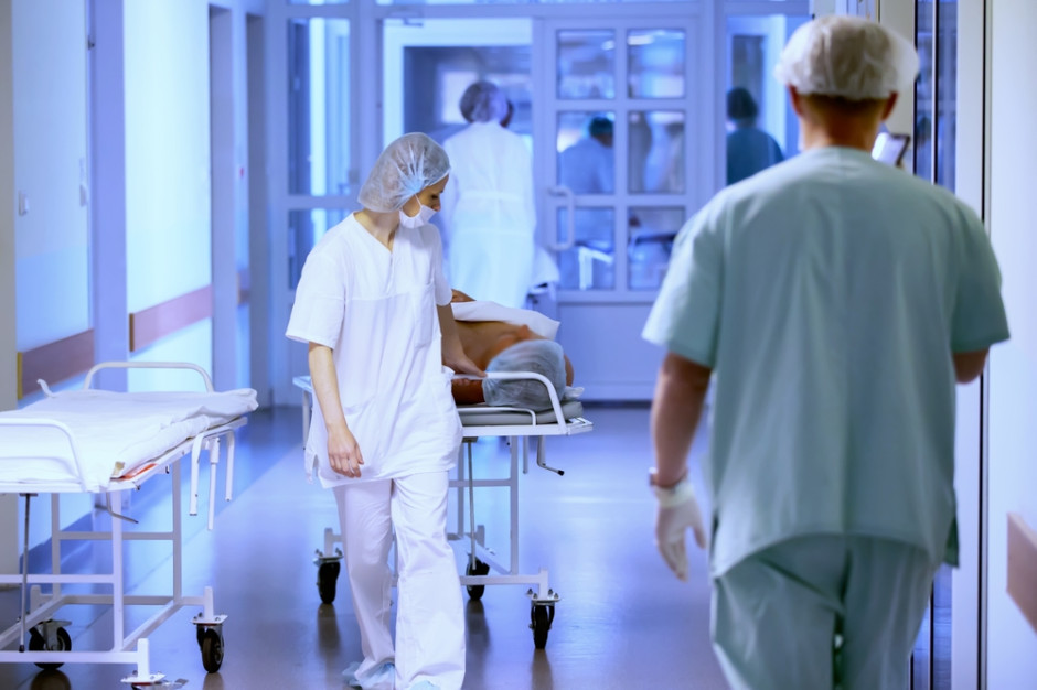 Kolejne afery szpitalne ujawnione. Dotyczą lekarza z wyrokiem i problematycznych „zawałów”