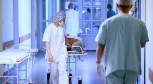 Kolejne afery szpitalne ujawnione. Dotyczą lekarza z wyrokiem i problematycznych „zawałów”