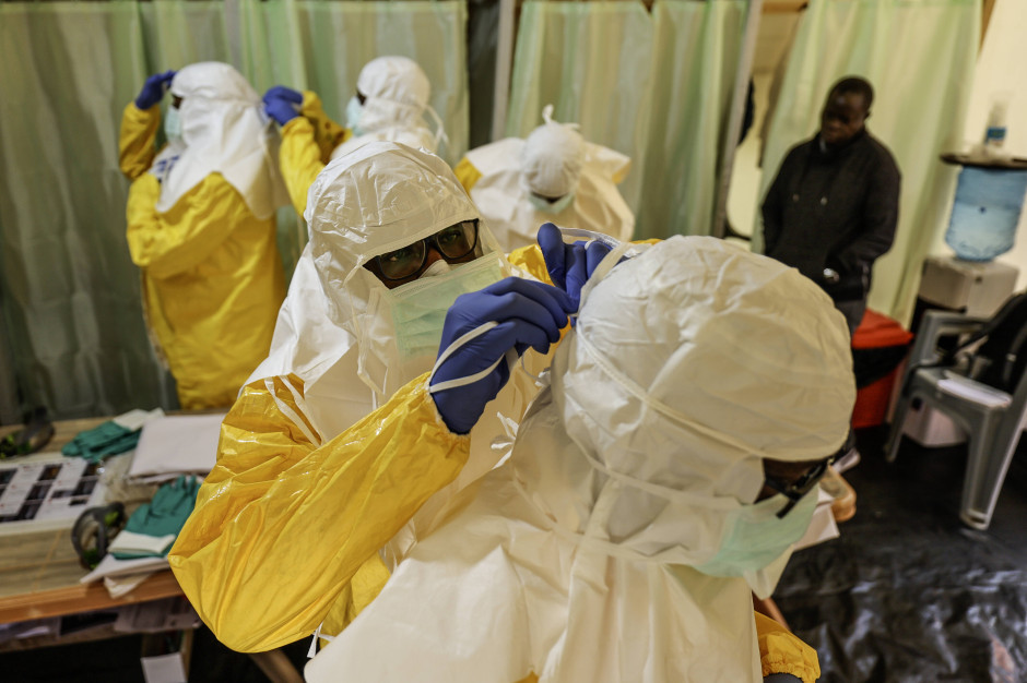 Ebola w Afryce. WHO apeluje: brakuje ponad 5 tys. medyków