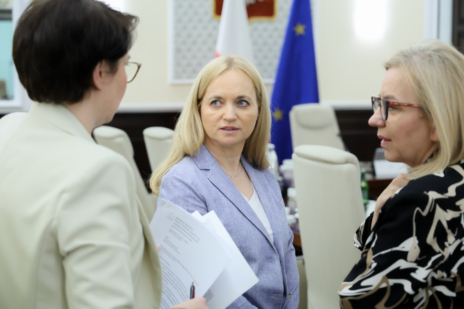 Limit wynagrodzeń, jawność umów, sieć szpitali - projekty przechodzą do kolejnego etapu legislacyjnego