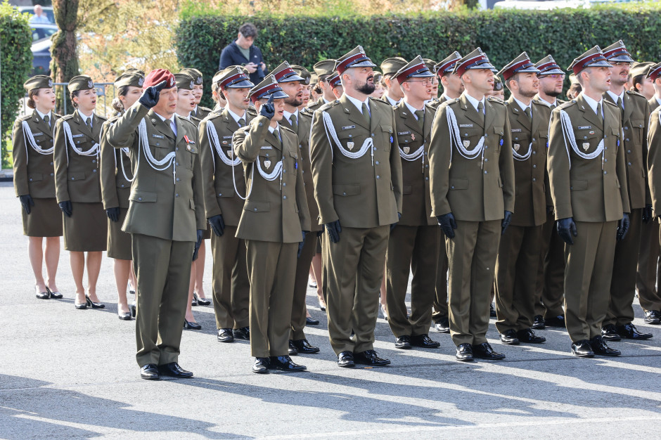Pierwsza promocja oficerska po reaktywacji WAM. 112 lekarzy odebrało nominacje