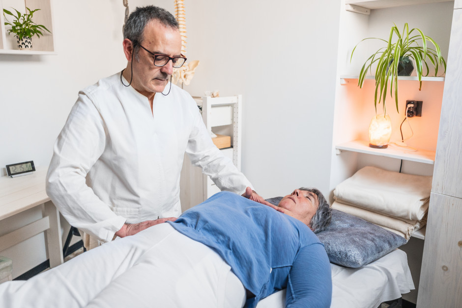 Naturopata „lekarzem medycyny zakonnej”. Izba zawiadamia prokuraturę