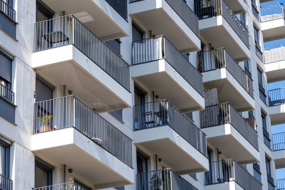 Koniec z zaglądaniem na balkon sąsiada. Nowe przepisy mają to ukrócić