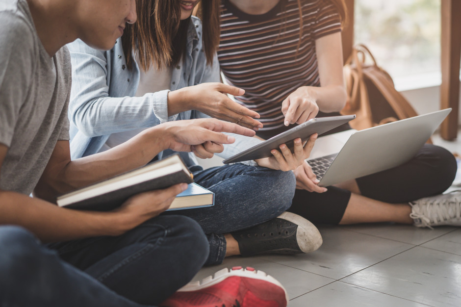 Kto zgłasza studenta do ubezpieczenia zdrowotnego? NFZ przypomina zasady
