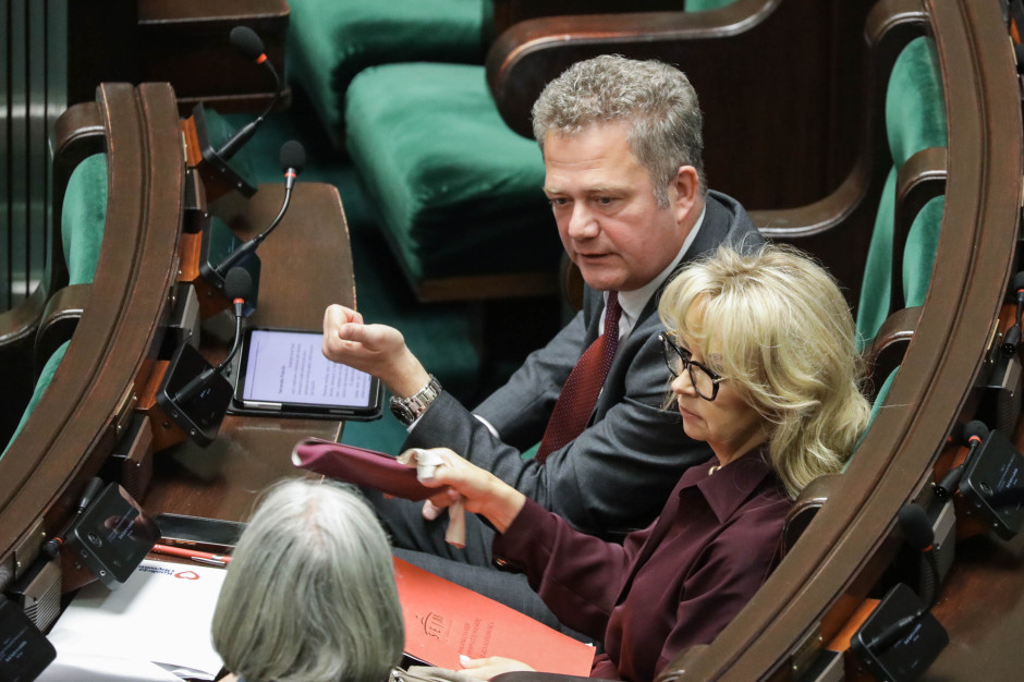 Poseł i dyrektor szpitala: zwykłe kontrakty nie mają nic wspólnego z wyłudzaniem pieniędzy