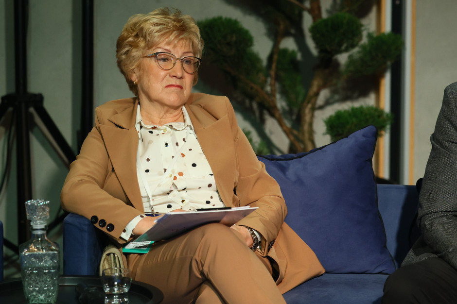 170 tys. kontra 12,9 tys. zł pensji lekarzy. Cebula-Kubat: nie karzcie lekarzy bez walizki
