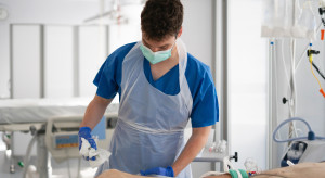 Kolejny szpital zwalnia opiekunów medycznych. Ministerstwo: ich pracy nie przejmie salowa