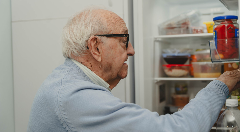 Seniorzy powinni jeść codziennie. Hamuje zanik mięśni