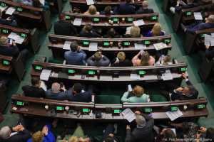 240 zł za godzinę dla lekarza i maksymalnie dwa etaty. Czy w Sejmie będzie zgoda na wprowadzenie ograniczeń?